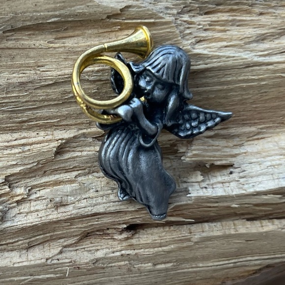 Vintage Pewter Angel Pin Brooch Gold Tone Horn - Picture 4 of 4